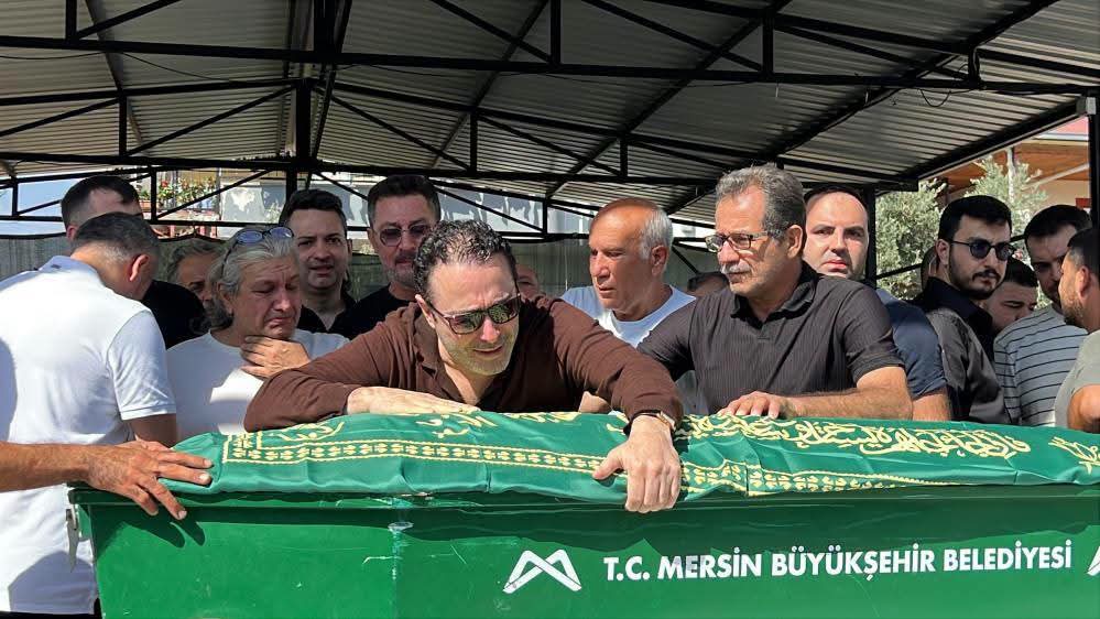 Kızının tabutuna sarılarak gözyaşı döken Atilla Taş ayakta durmakta güçlük