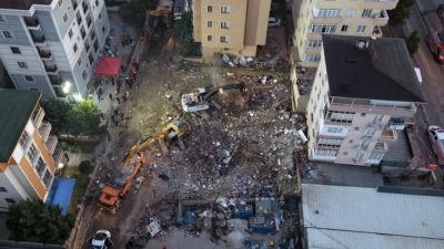 İstanbul Valiliği, Maltepe Cevizli Mahallesi'nde kısmen çöken binada yürütülen arama