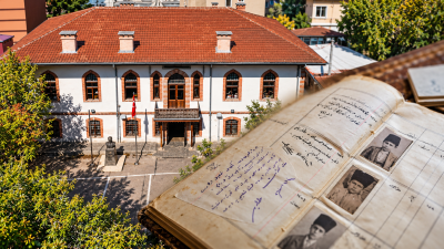1468 yılında “Kümbetli Mektep” adıyla açılan Hoca İlyas Ortaokulu, Osmanlı’dan