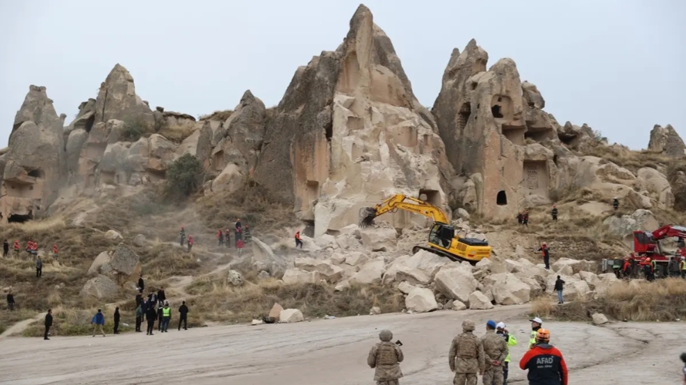 Nevşehir Göreme açık hava müzesi girişinde bir peribacasının çökmesi faciaya
